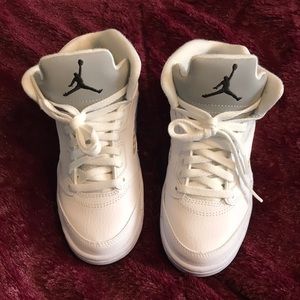 Authentic Jordan 5 Retro: Wht/ Blk-Metallic Silver